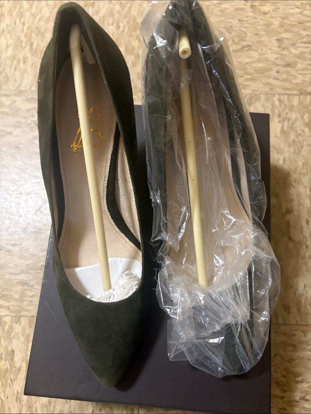 Women’s Pointed Toe Pump in Olive Green